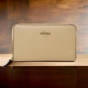 COACH Taupe Medium ID Zip Wallet in Pebble Leather